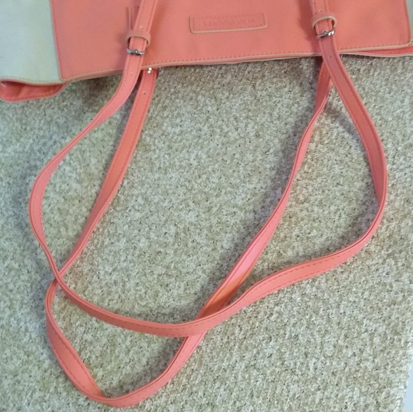 Vera Bradley 2 Tone Vinyl Feel Tote - Picture 6 of 7